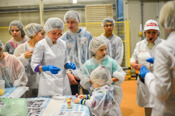 Kids Visit Pobeda Chocolate Factory