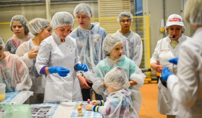 Kids Visit Pobeda Chocolate Factory