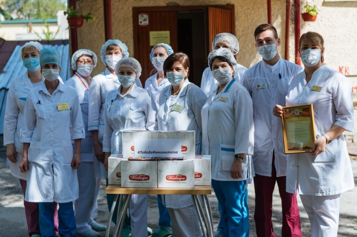 «Победа» поддерживает врачей Новосибирска шоколадом для укрепления иммунитета